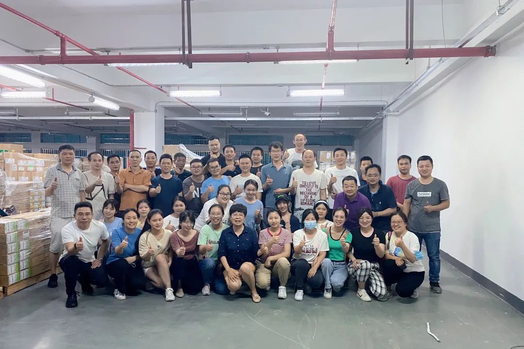 同心聚力 戰(zhàn)高溫酷暑，英唐智控圓滿完成深圳倉搬遷工作